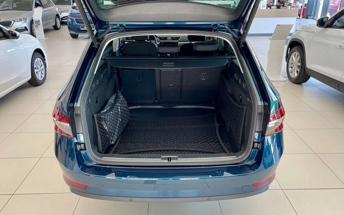 Skoda Superb cena 173490 przebieg: 4, rok produkcji 2024 z Pajęczno małe 79